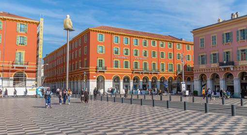 Place Massena et galleries Lafayettes Nice