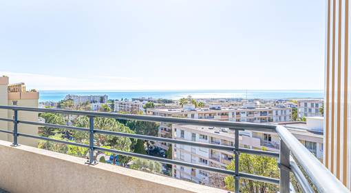 Vue mer avec piscine